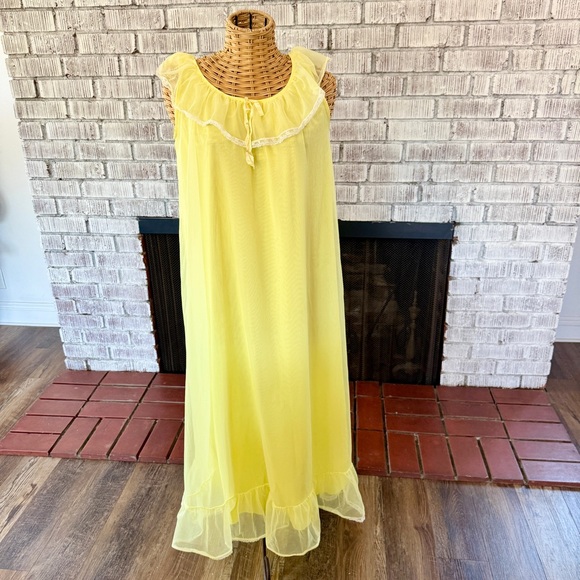 Vintage Tosca Yellow Sleeveless chiffon Nightgown Large